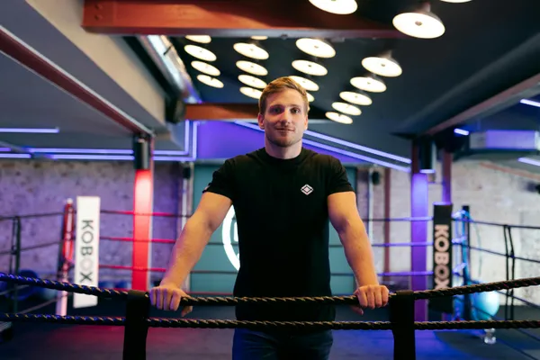 Personal trainer coaching a client in a gym, highlighting key lessons for success