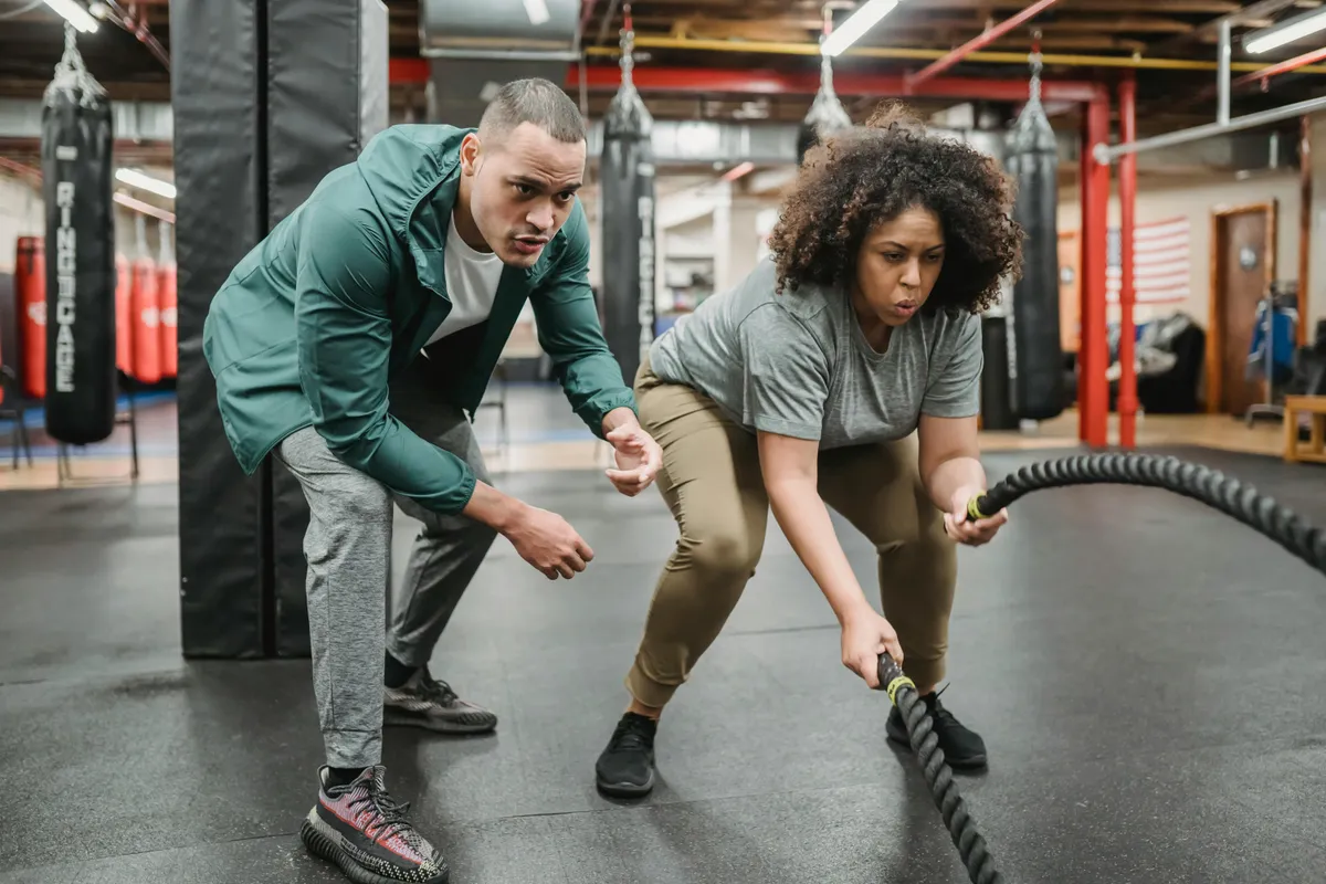 Personal trainer using psychology-based coaching methods with client